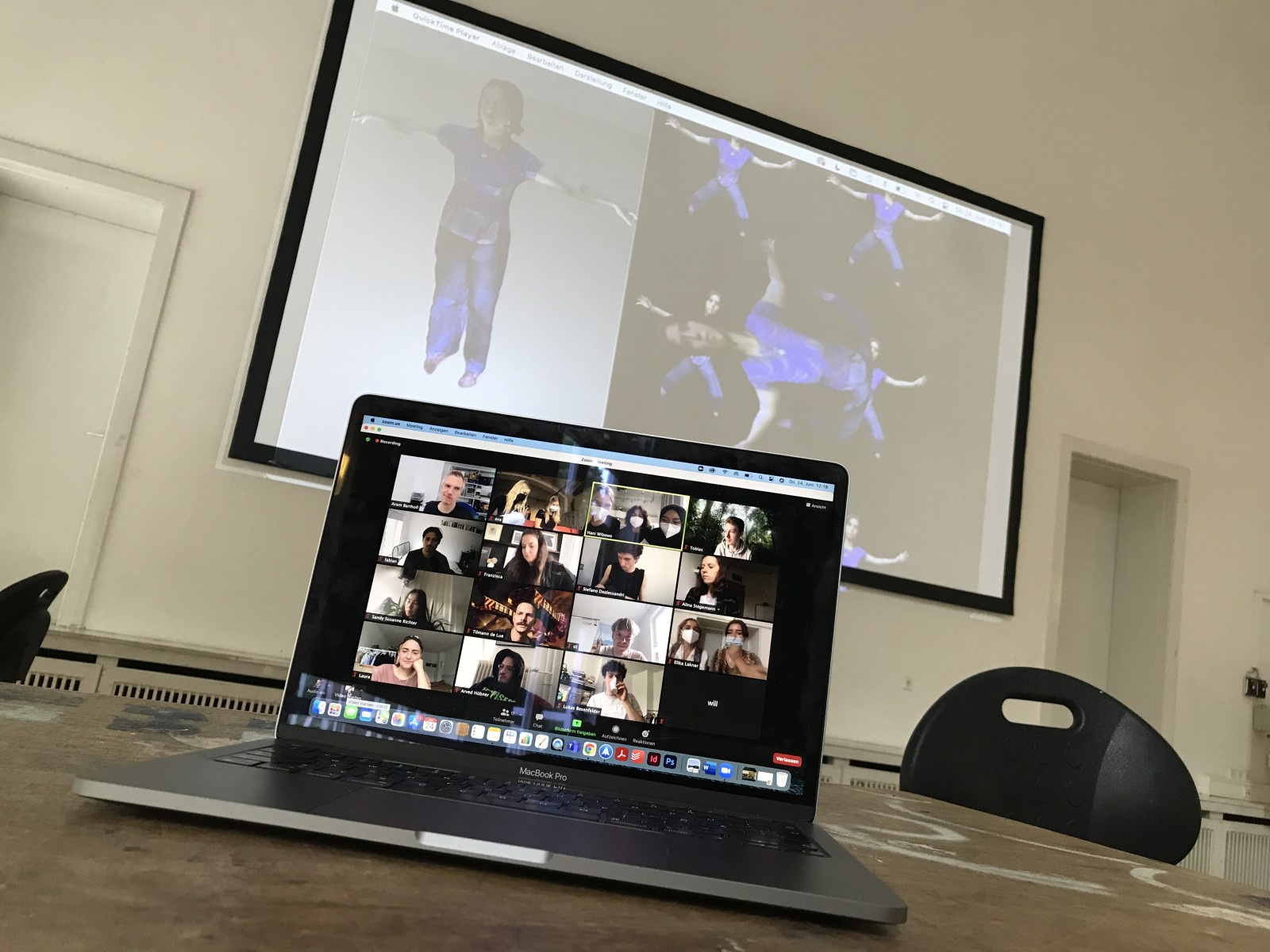I teach design at Universities (of Applied Sciences) like TU Dortmund and HAW Hamburg.