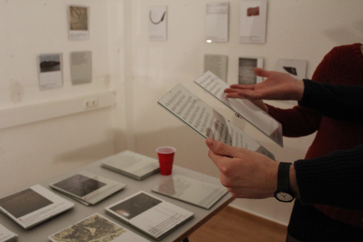 Interaktive Exhibition, »Fragmente der Geschichte eines umstrittenen Ortes«
