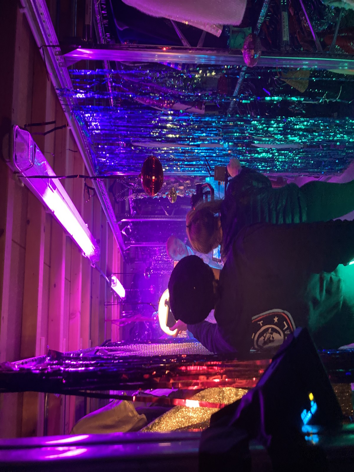 Scenographic realisation on the set of the music video shoot »I love you«